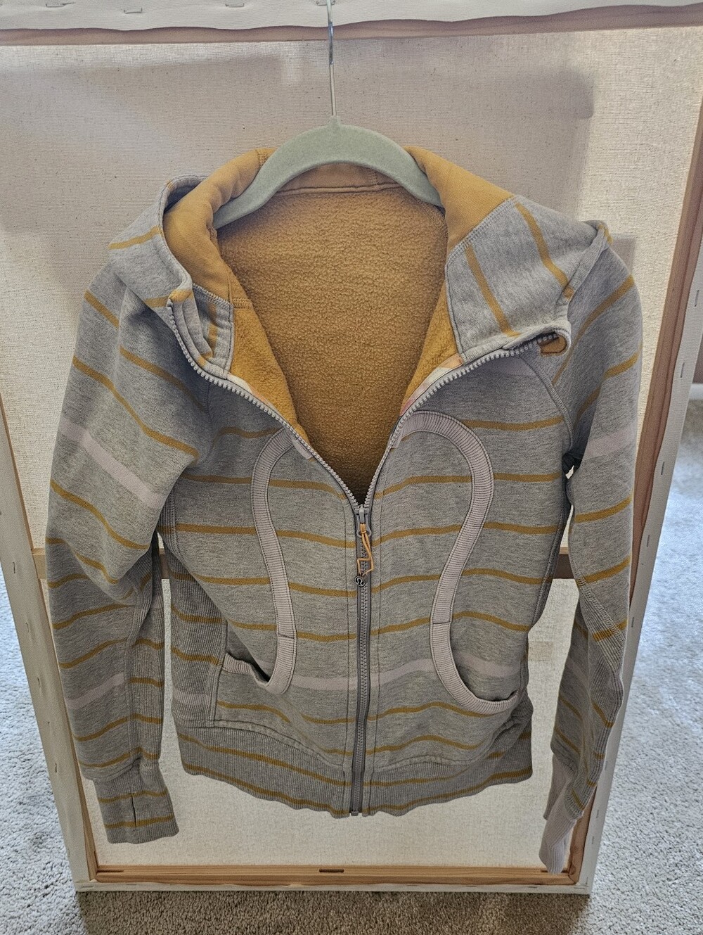 Lululemon sz 6 Stripe Scuba Hoodie stretch panels Jacket zip up Gray Size 6